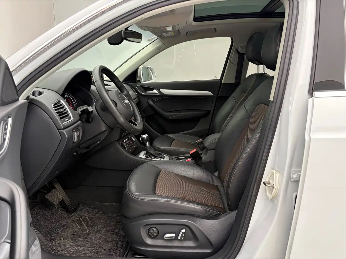 Фото 8 - Audi Q3