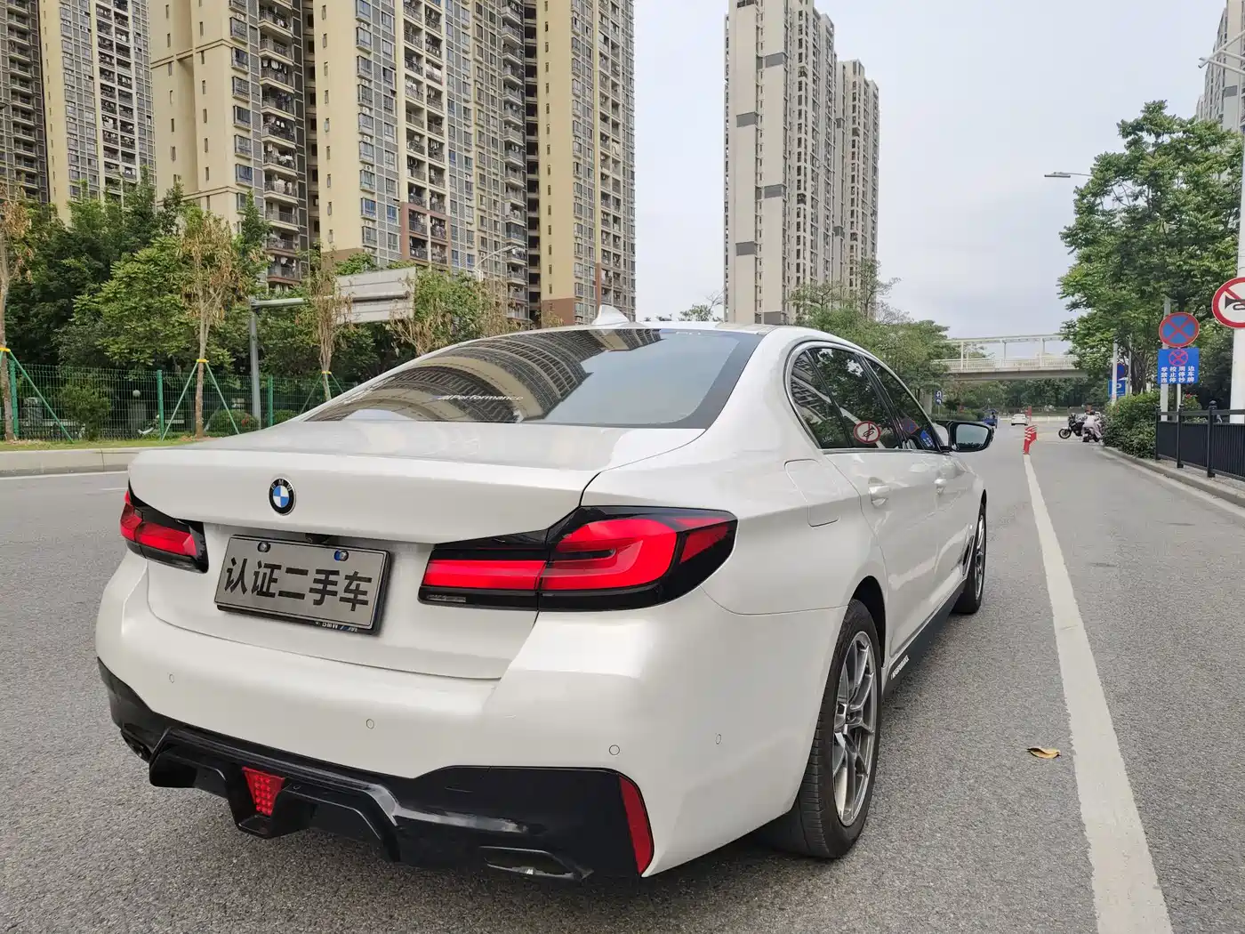 BMW 5 Series 2021 525Li Luxury Package фото 4