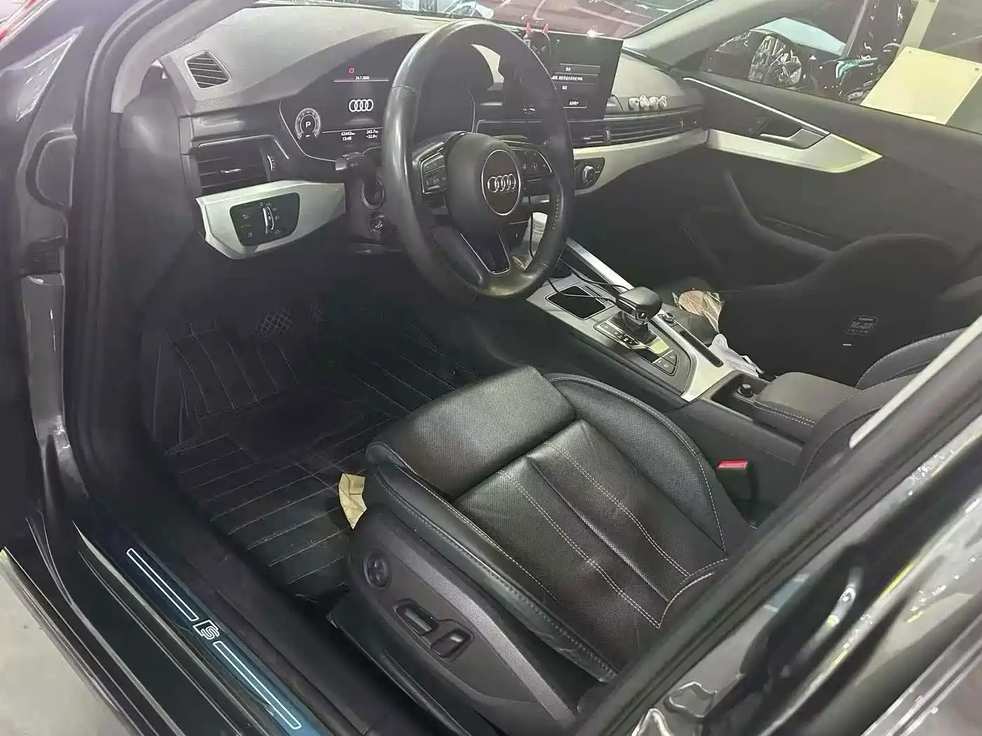 Photo 8 - Audi A8