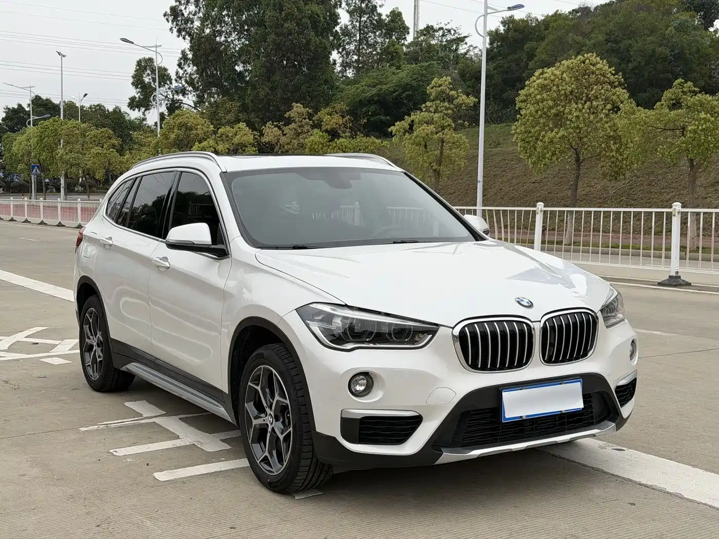 BMW X1 2019 xDrive20Li Premium Model фото 3
