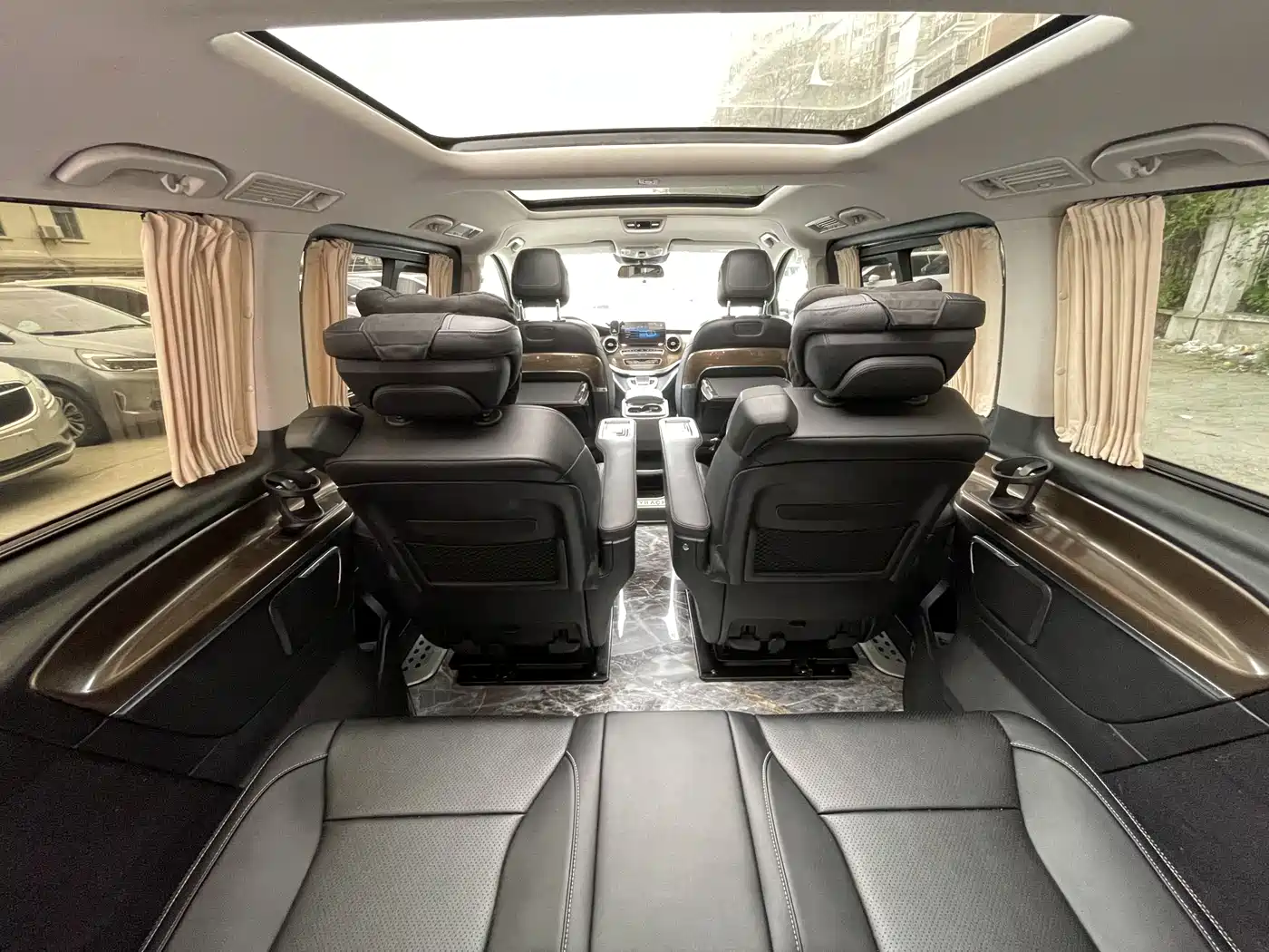 Mercedes-Benz V-Class 2020 Model V 260 L Long Wheelbase Luxury фото 23