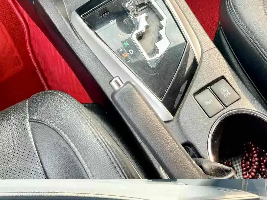 Фото 9 - Toyota Corolla