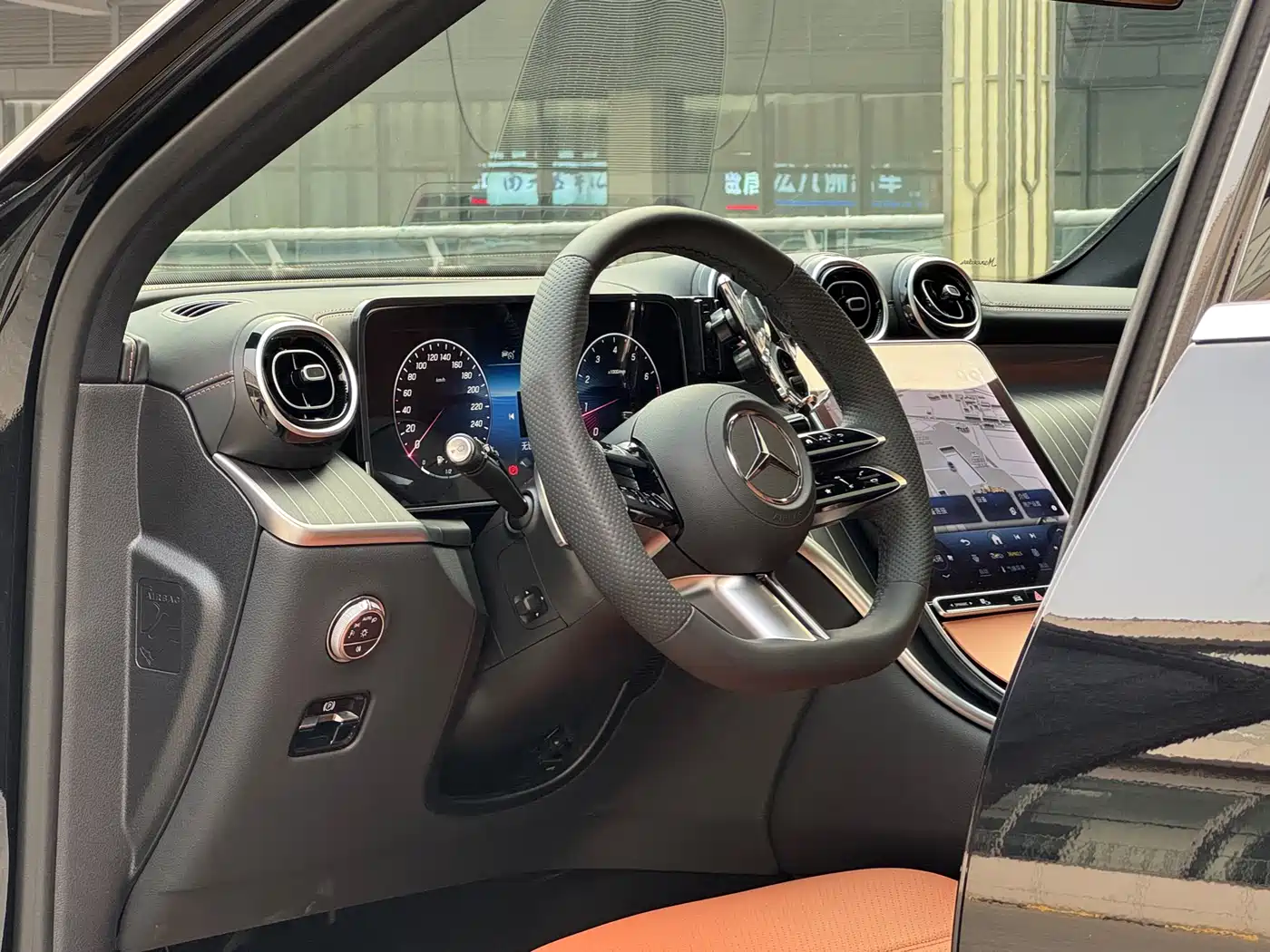 Mercedes-Benz GLC 2023 GLC 260 L 4MATIC Luxury 5-Seater фото 13