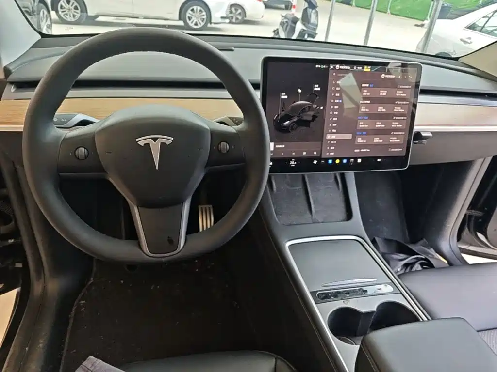 Фото 10 - Tesla Model Y