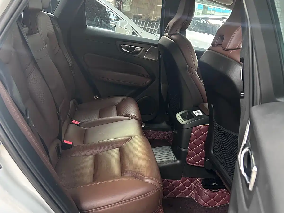 VOLVO XC60 PLUG IN HYBRID