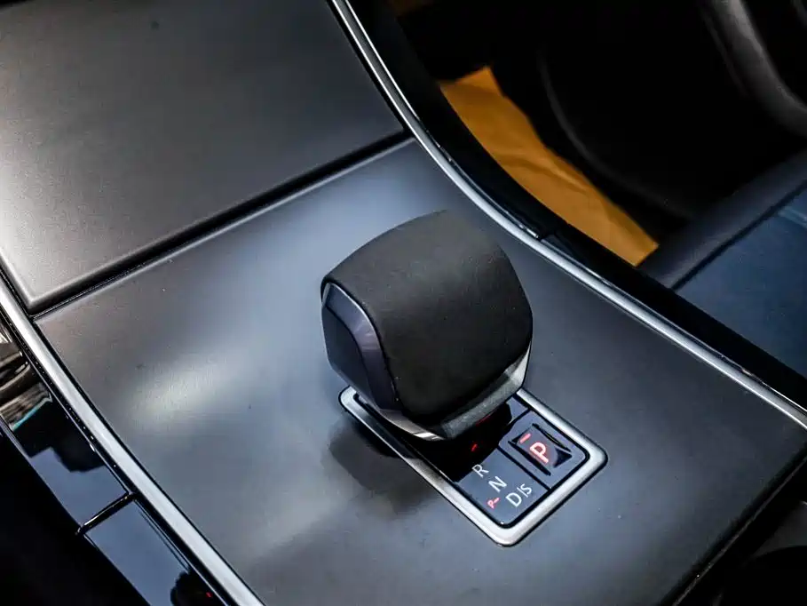 Land Rover Range Rover Velar 2024 Dynamic SE фото 17