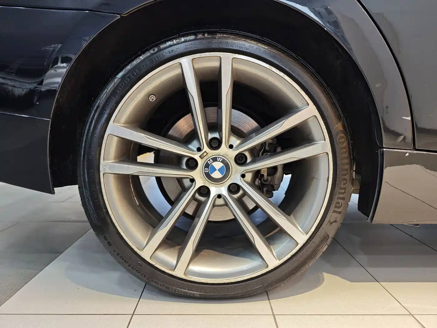 BMW 3 Series 2010 320i Luxury фото 32