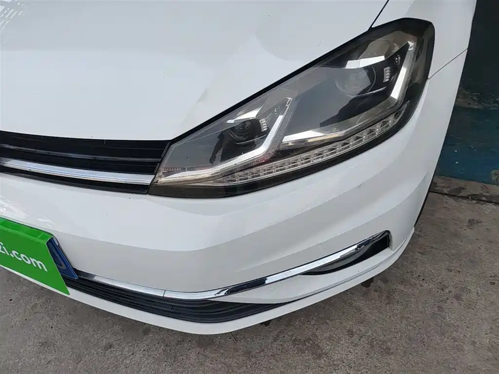 Volkswagen Golf 2018 230TSI Automatic Luxury фото 24