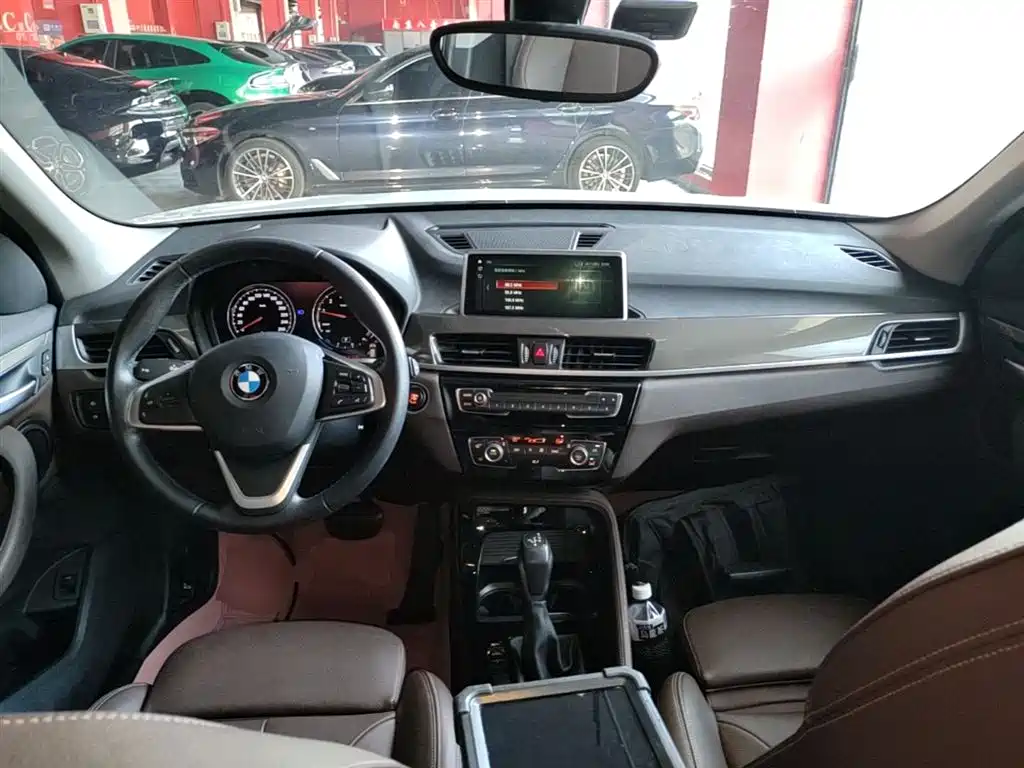 BMW X1 2019 xDrive20Li Premium Model фото 9