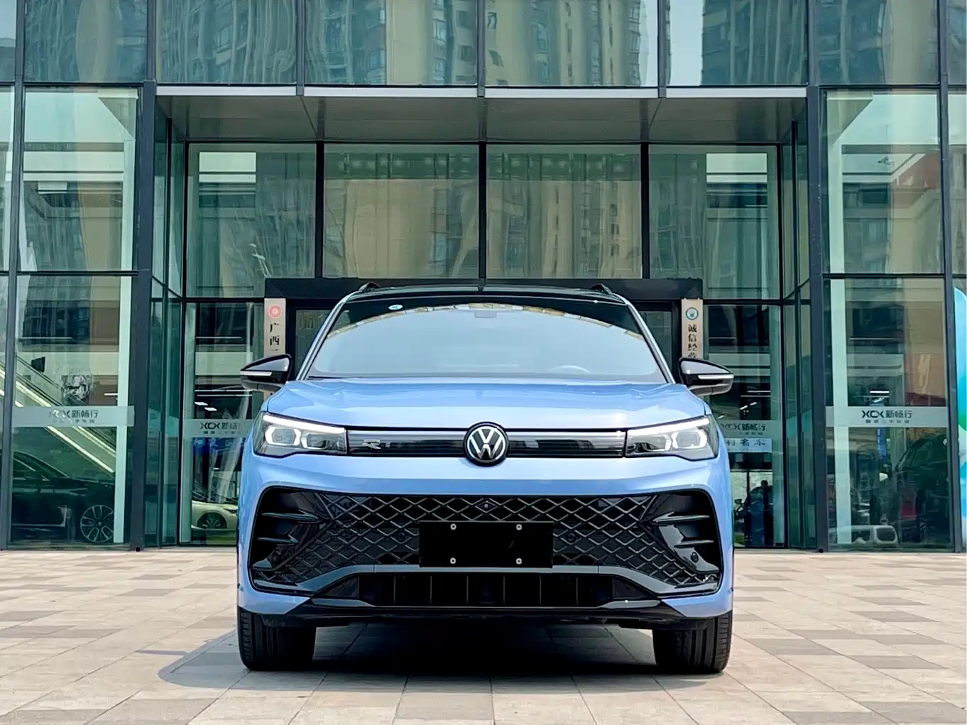 Volkswagen Tiguan L 2024 PRO 380TSI 4WD R-Line Premium Edition фото 2