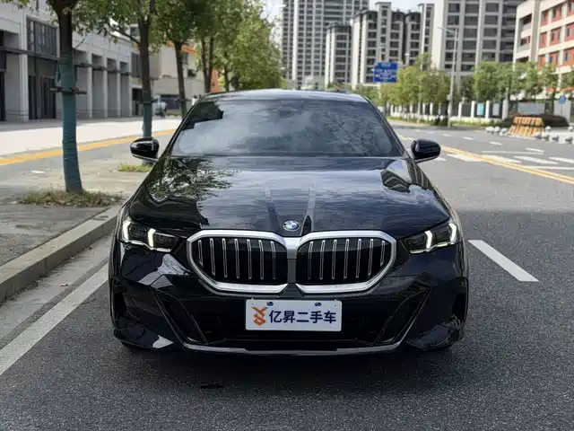 BMW 5 Series 2025
