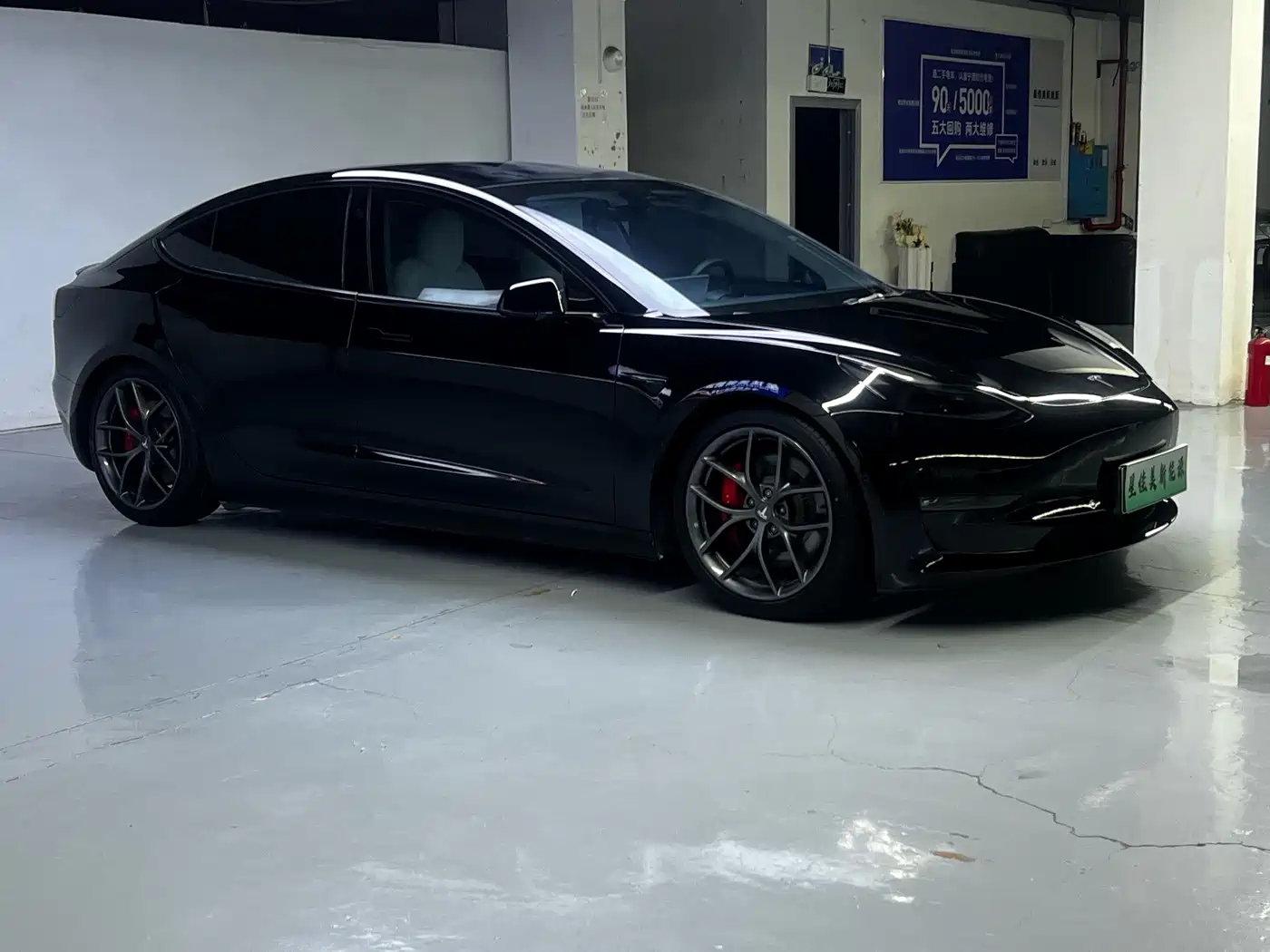 Фото 3 - Tesla Model 3