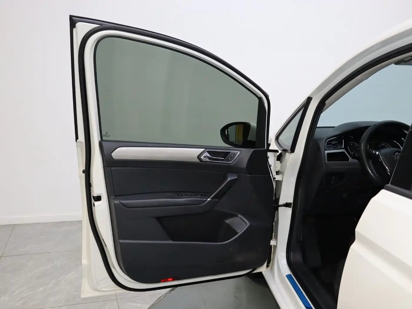 Volkswagen Touran 2016 Touran L 280TSI DSG Elegance фото 6