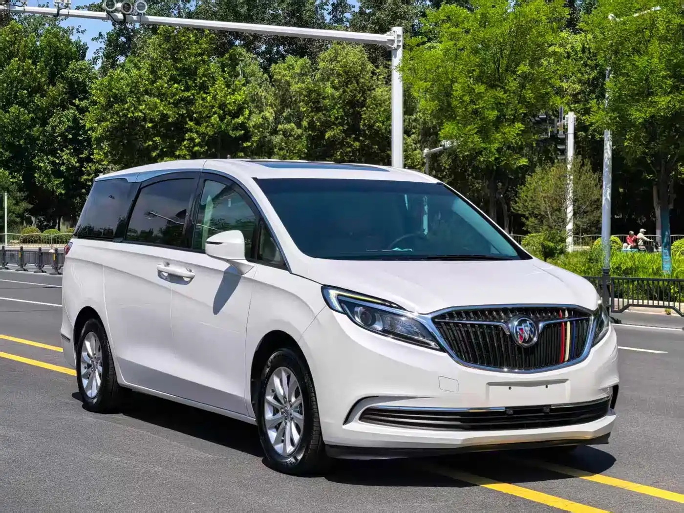 Buick GL8 2017 ES 28T Comfort Type China V фото 2
