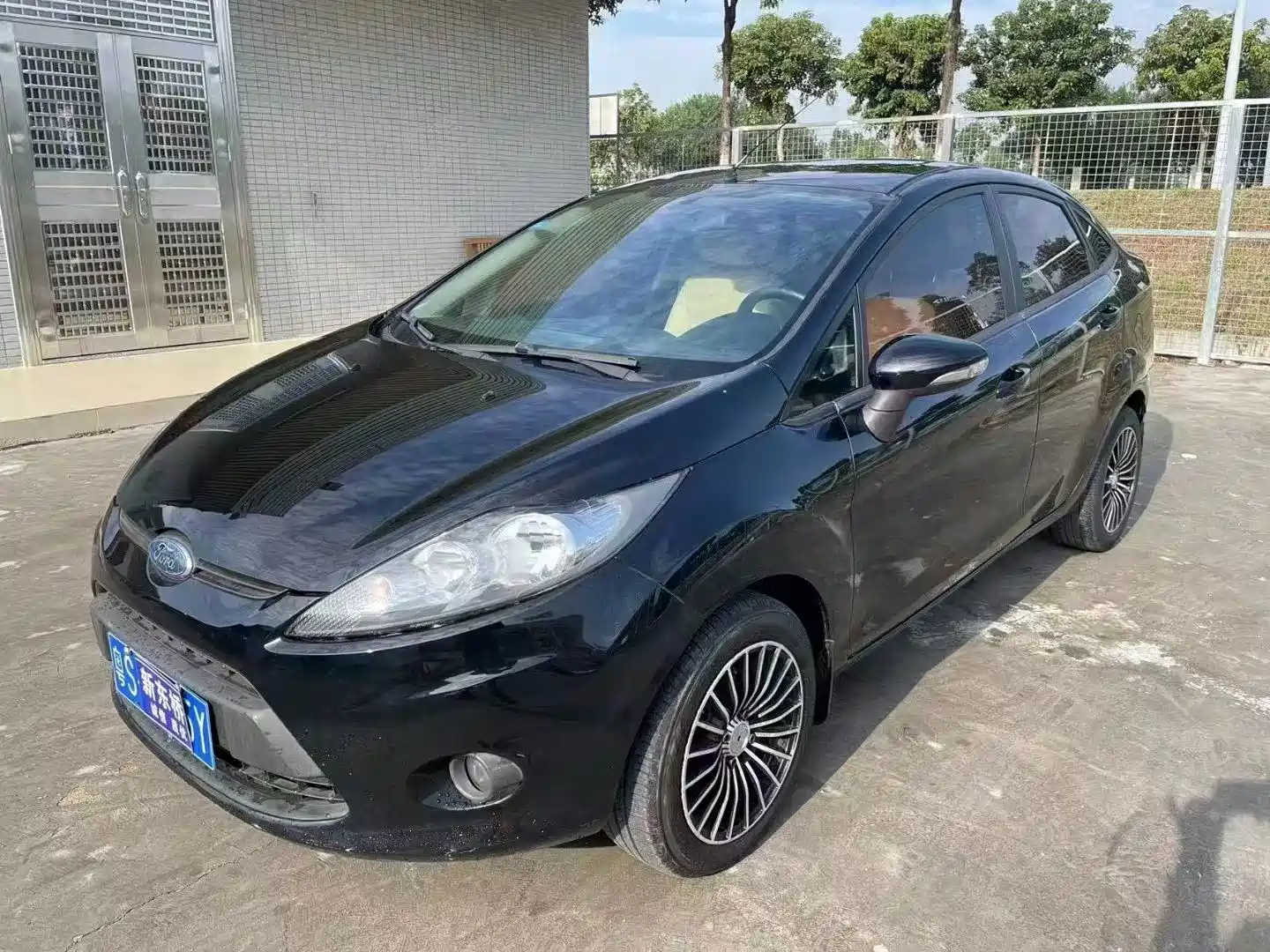 Фото 1 - Ford Fiesta