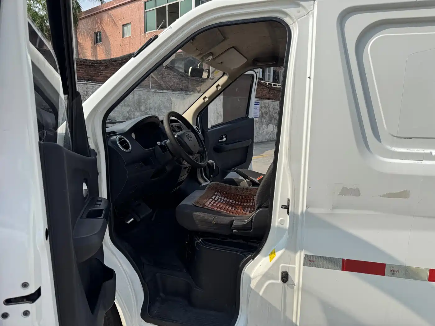 CHANGAN CHANGAN RUIXING EM60