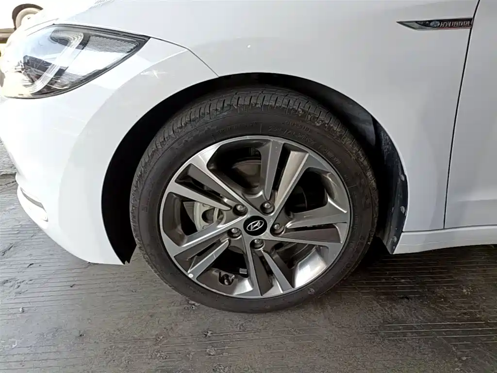 Hyundai Elantra 2016 Model 1.6L Automatic Smart Elite фото 23