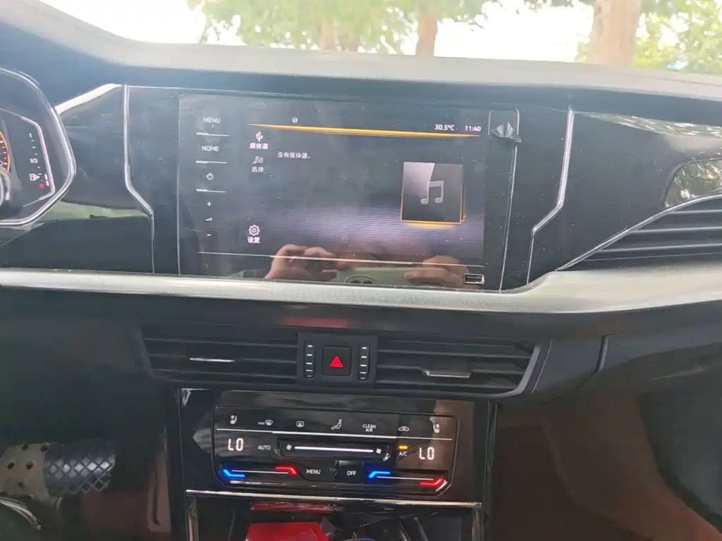 Photo 13 - Volkswagen Passat