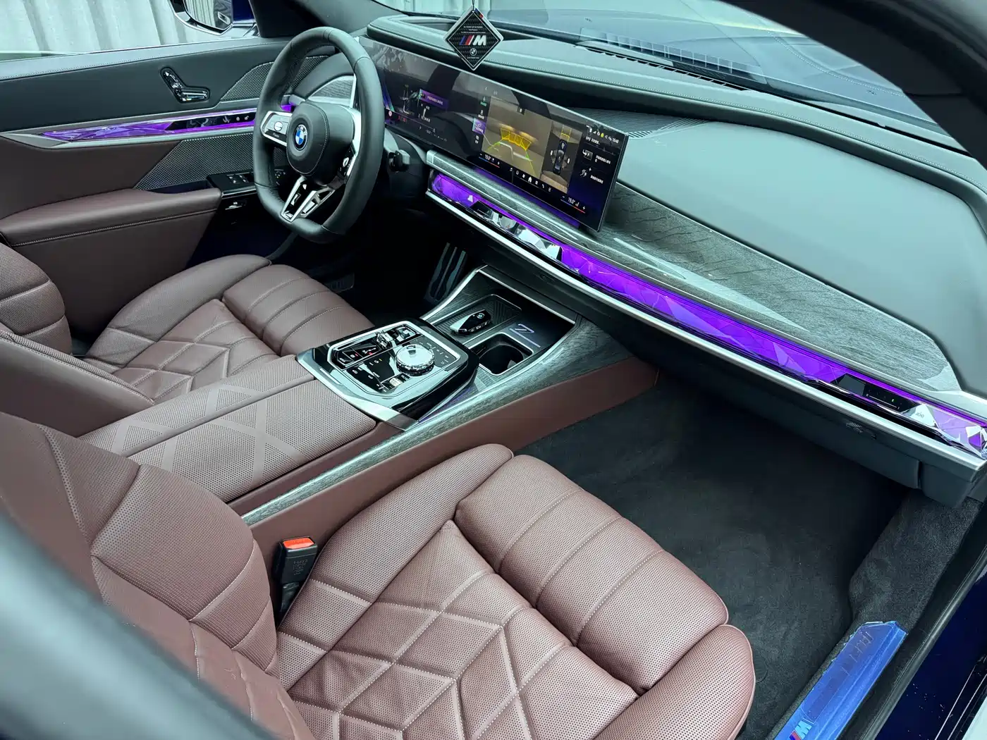 BMW 7 Series 2023 740Li Exclusive M Sport Package фото 26