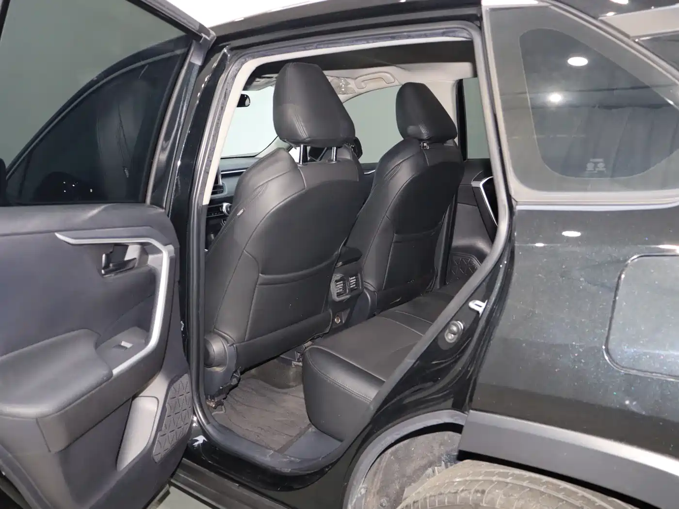 Toyota Wildlander 2022 2.0L CVT FWD Leading Edition фото 16