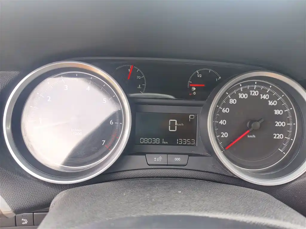 Peugeot 408 2014 1.8L Automatic Luxury Edition фото 12