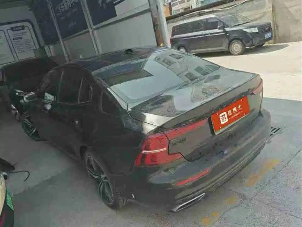 VOLVO S60 PLUG-IN HYBRID