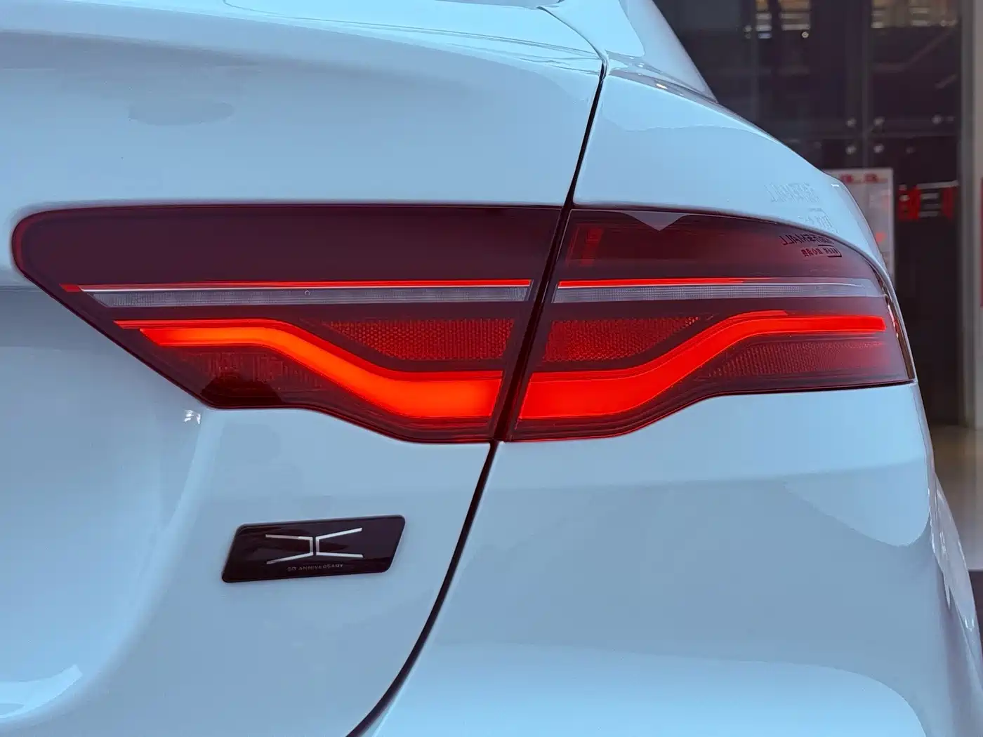 Jaguar XEL 2025 2025 2.0T 250PS R-DYNAMIC 90th Anniversary Edition