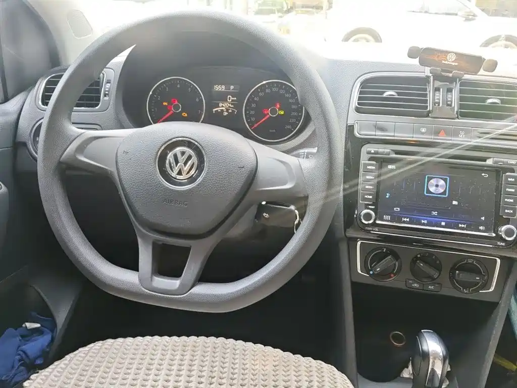 Volkswagen Polo 2014 1.6L Automatic Comfort Edition фото 6