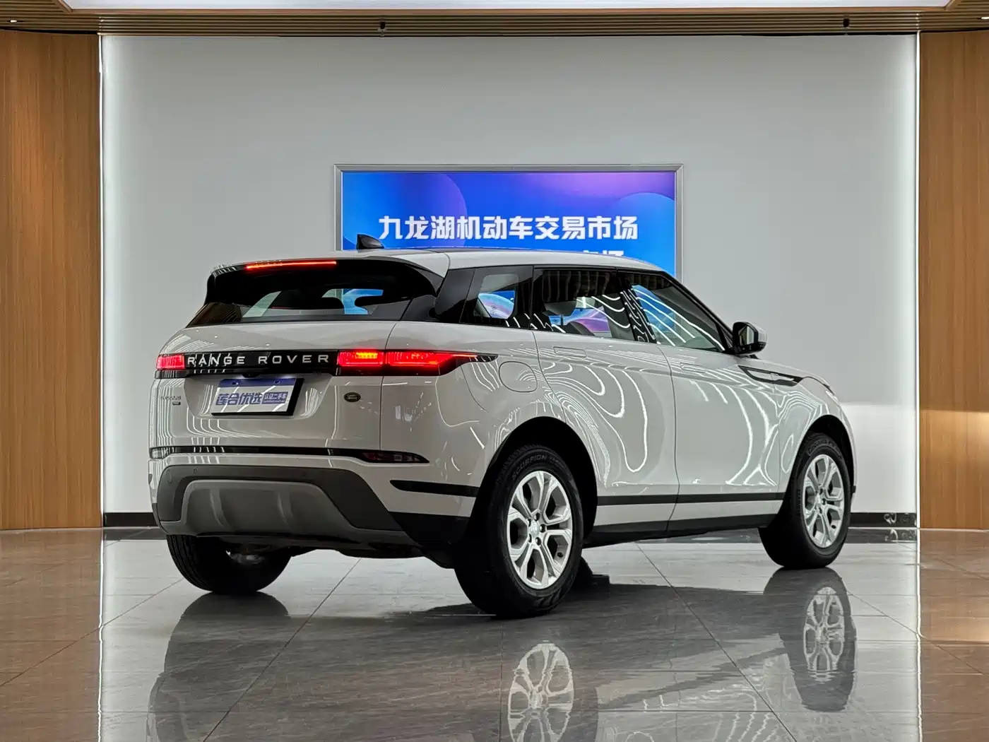 Land Rover Range Rover Evoque 2020 249PS Youth Edition фото 4