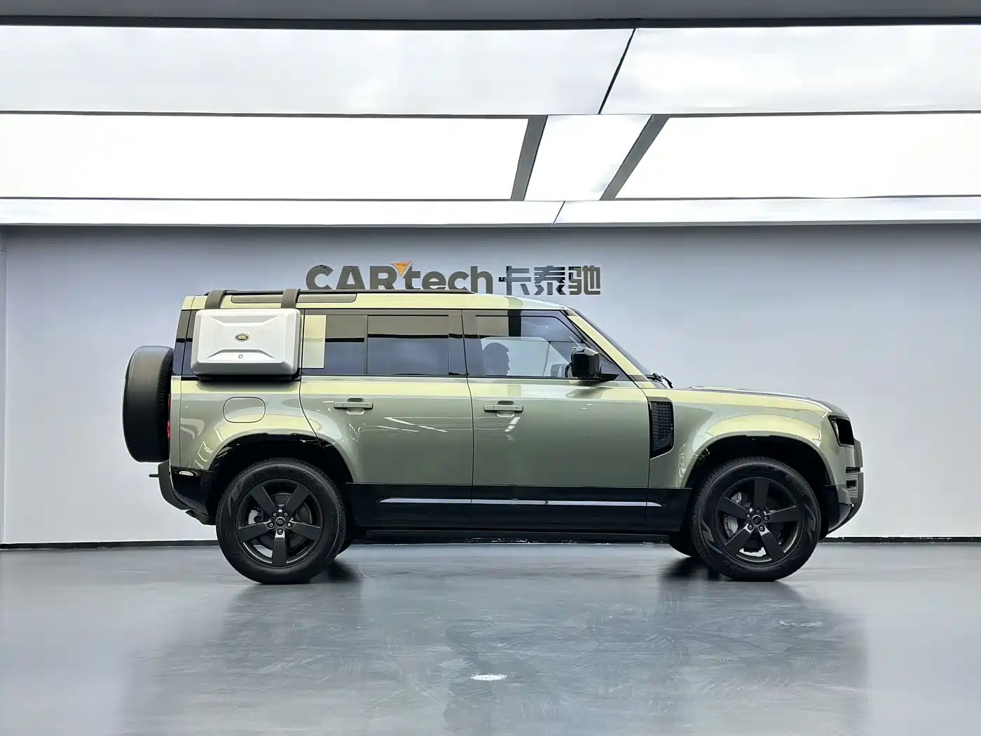 Land Rover Defender 2022 110 P400 X-DYNAMIC HSE фото 4