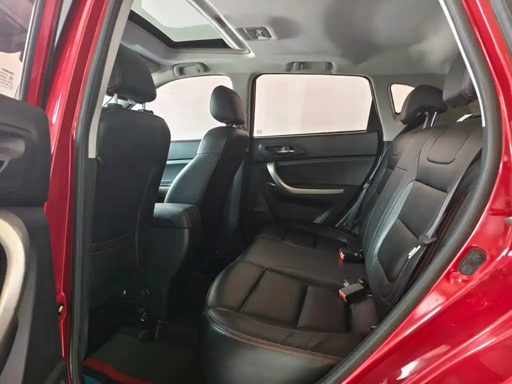Photo 9 - Changan CS35