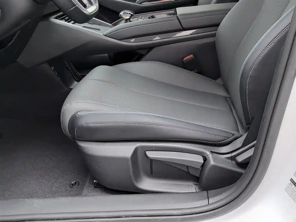BYD Qin L 2025 DM-i Smart Drive Edition 80KM Leading фото 20