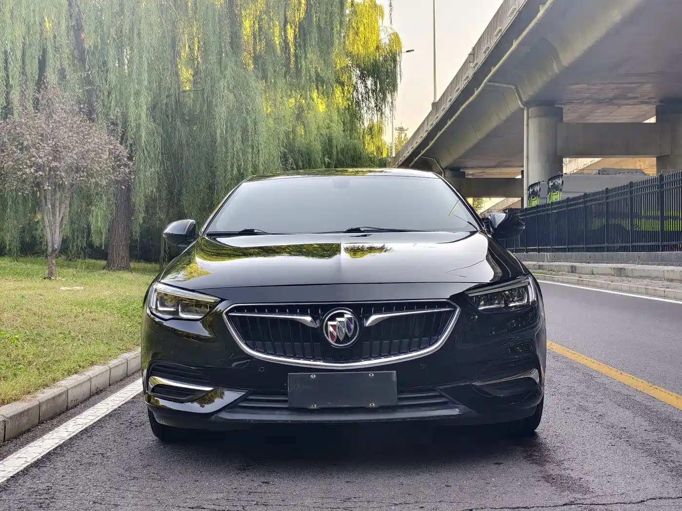 Photo 2 - Buick Regal