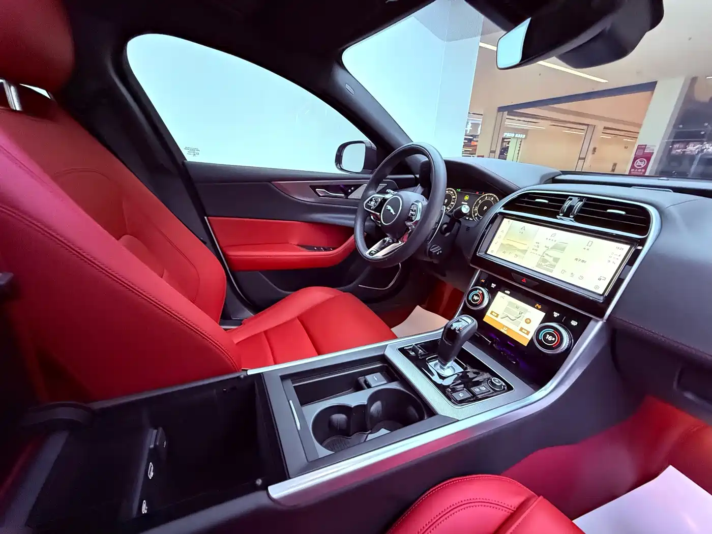 Jaguar XEL 2025 2025 2.0T 250PS R-DYNAMIC 90th Anniversary Edition