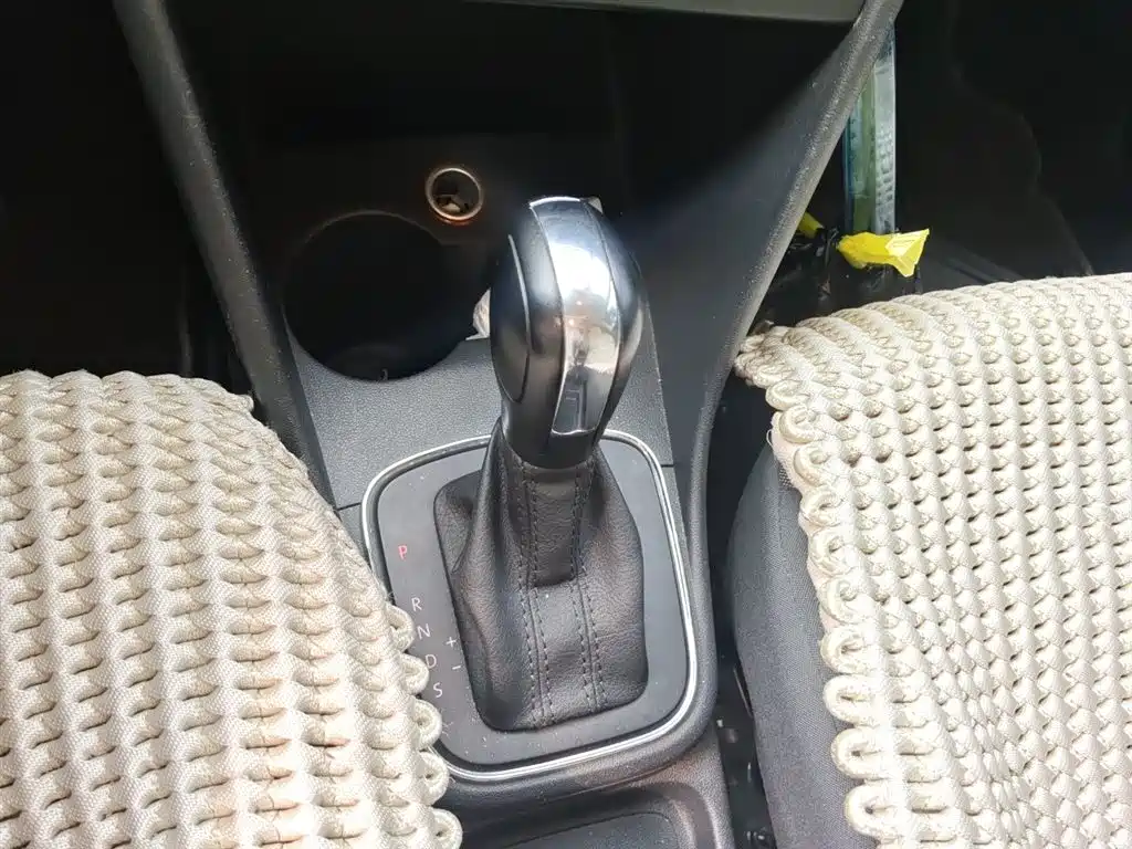 Volkswagen Polo 2014 1.6L Automatic Comfort Edition фото 10