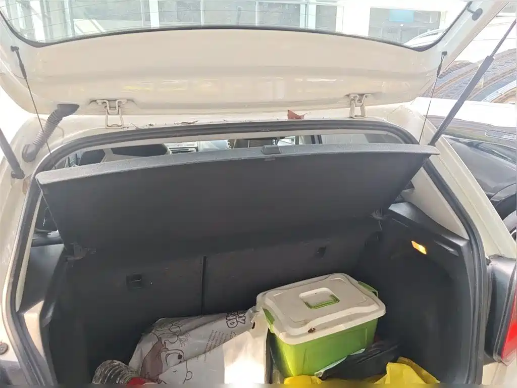 Volkswagen Polo 2014 1.6L Automatic Comfort Edition фото 15