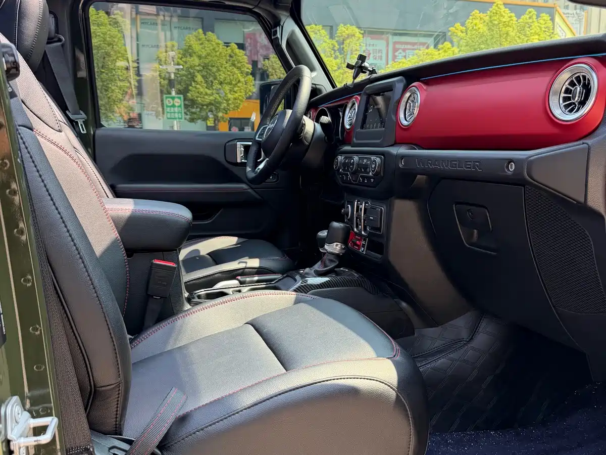Photo 12 - Jeep Wrangler