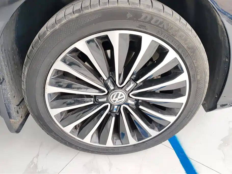 Volkswagen Passat 2017 330TSI DSG Luxury фото 6