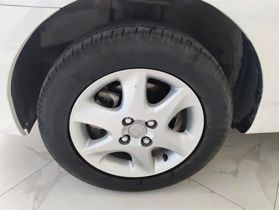 Toyota Corolla 2013 1.6L Manual Luxury Edition фото 6