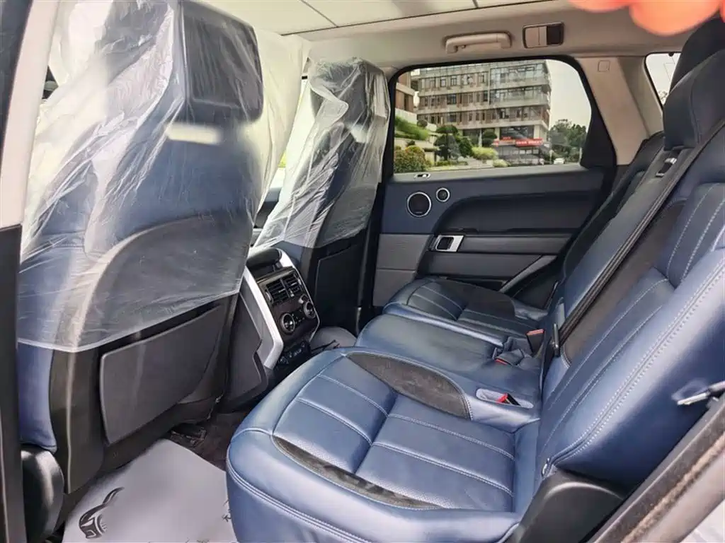 Land Rover Range Rover Sport 2021 3.0 L6 Gloss Black Edition фото 12