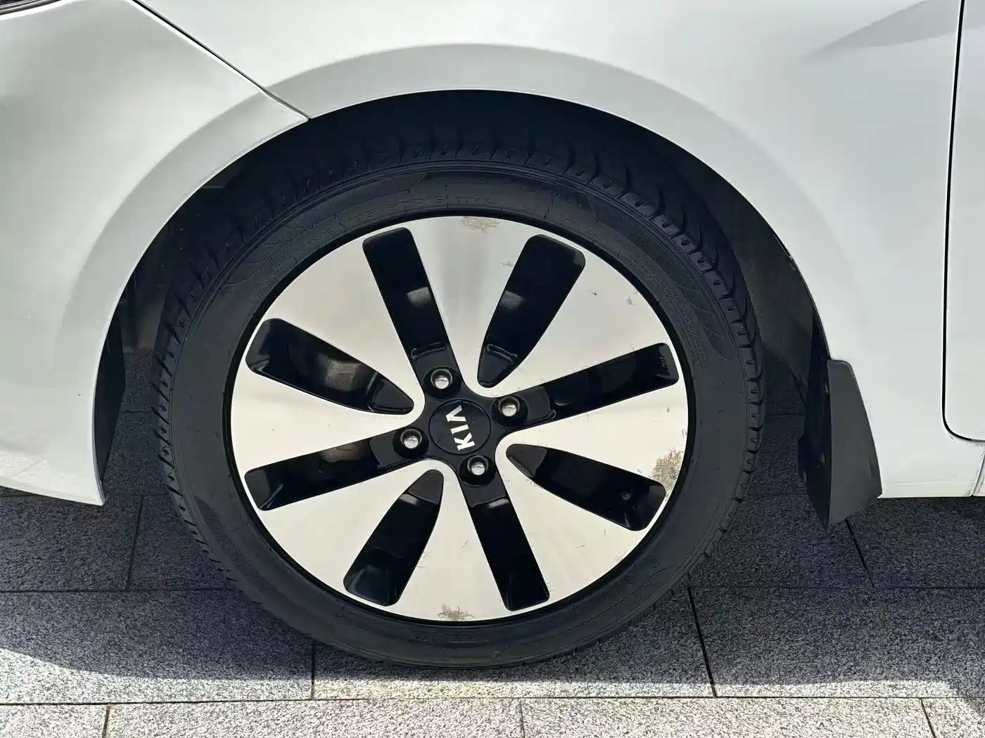 Kia K2 2012 Sedan 1.6L AT Premium Commemorative Edition фото 16