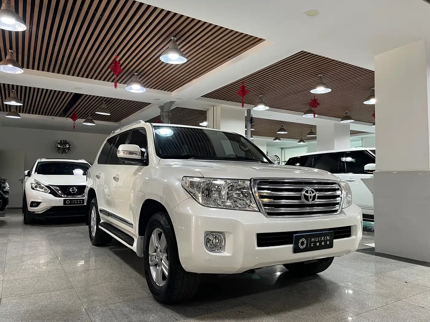 Toyota Land Cruiser (Import) 2015 4.0L V6 Middle East Low Configuration Edition фото 3
