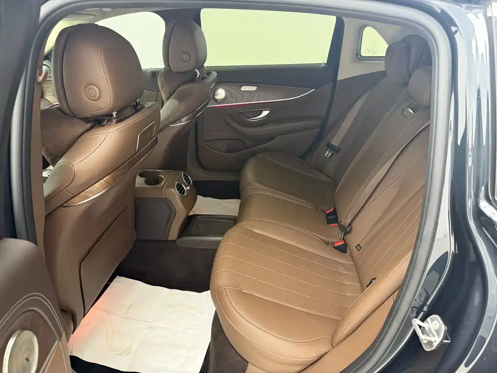 Photo 6 - Mercedes-Benz E-Class