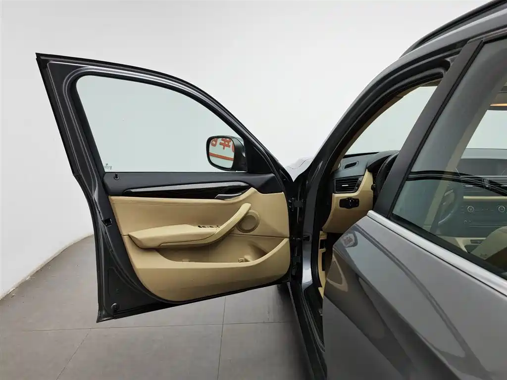 BMW X1 (Import) 2010 xDrive28i фото 8
