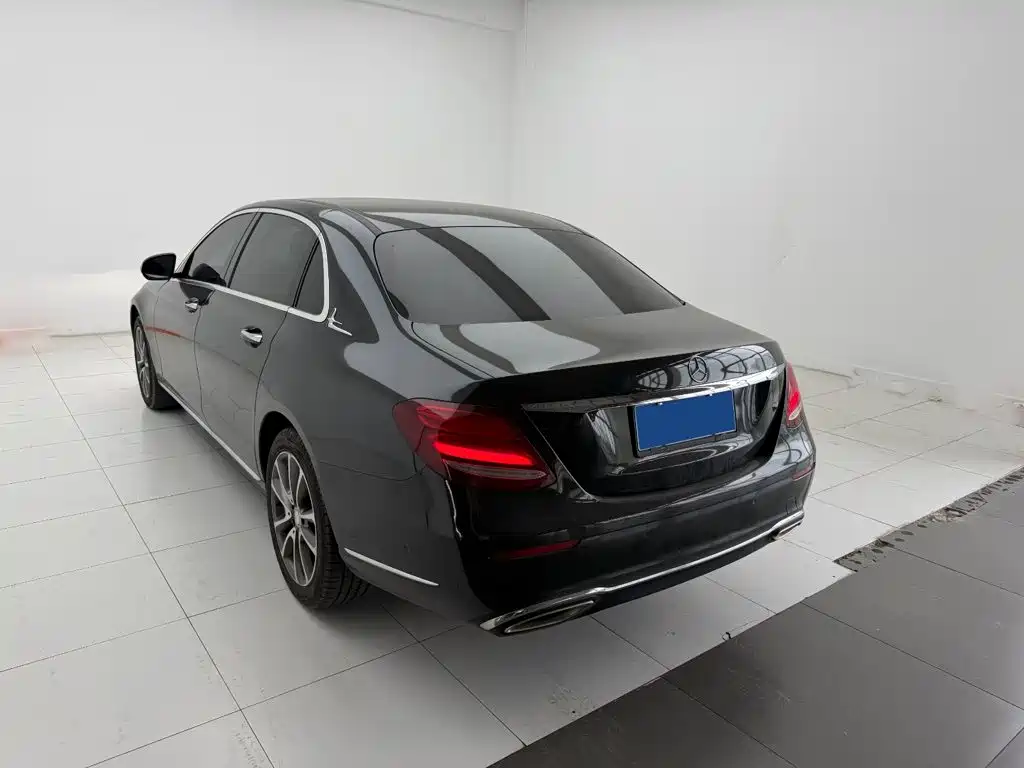 Photo 7 - Mercedes-Benz E-Class