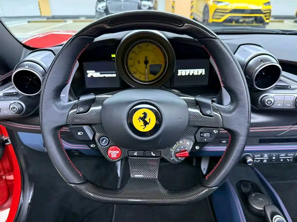 FERRARI F8