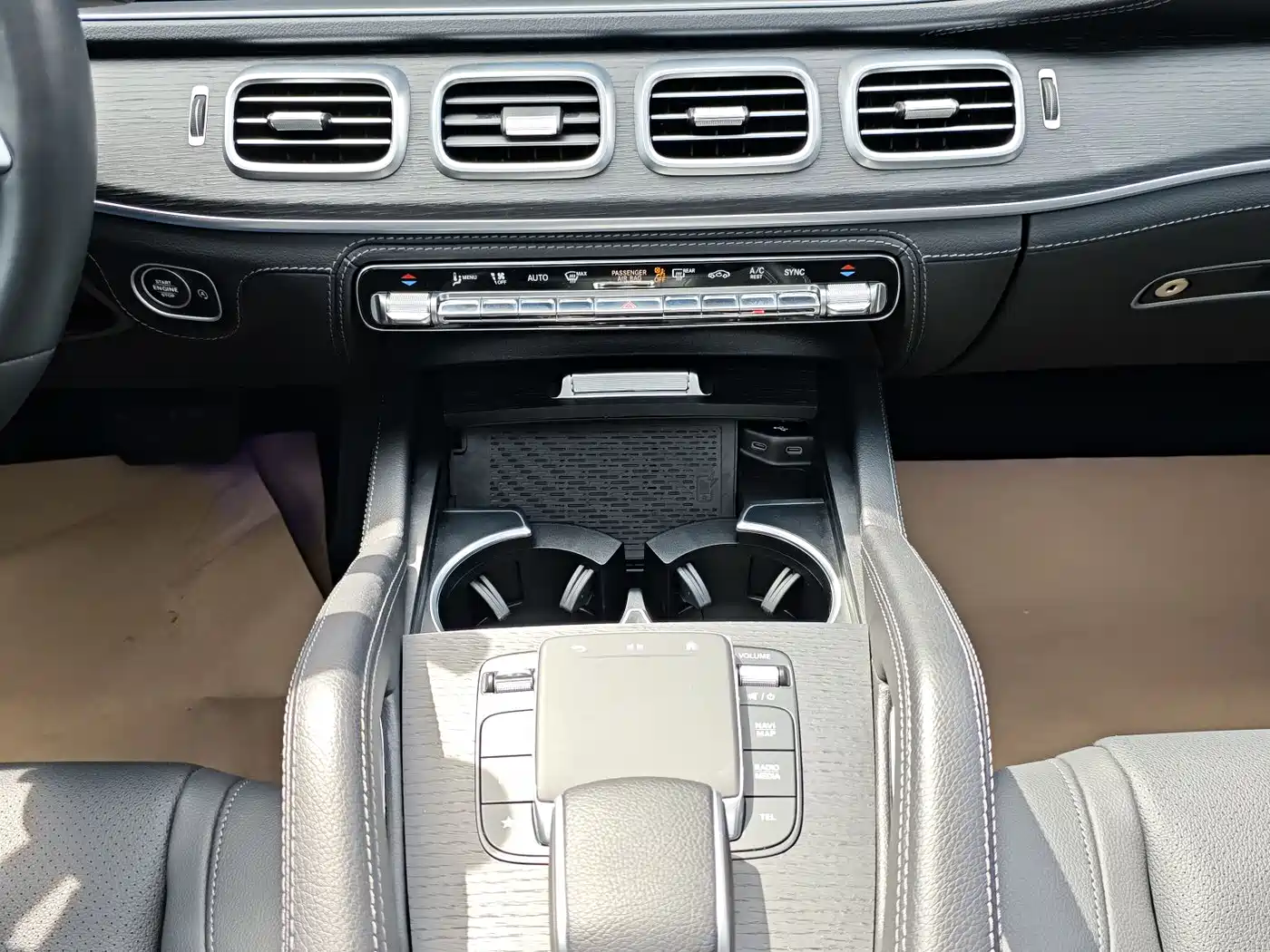 Mercedes-Benz GLE 2024 GLE 450 4MATIC Luxury фото 12