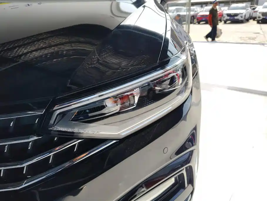 Volkswagen Magotan 2023 Model 2 Million Commemorative Edition 330TSI DSG Luxury фото 5