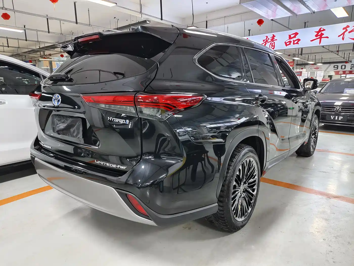 Toyota Highlander 2022 Dual Engine 2.5L 4WD Supreme Edition 7-Seater фото 4