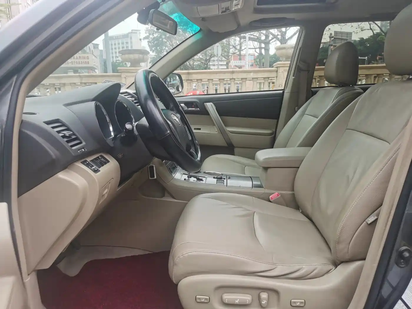 Toyota Highlander 2011 2.7L 2WD 7-seat Luxury фото 10